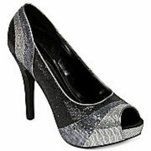 NIB - Worthington "Lana" never worn pewter sparkle